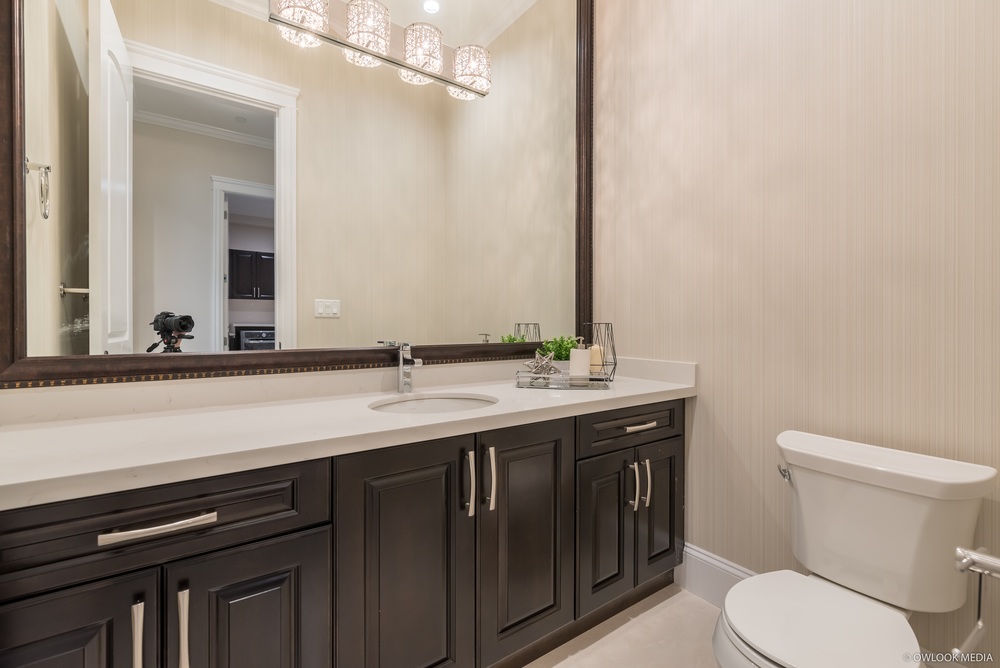 3885 W Broadway, Vancouver West 32