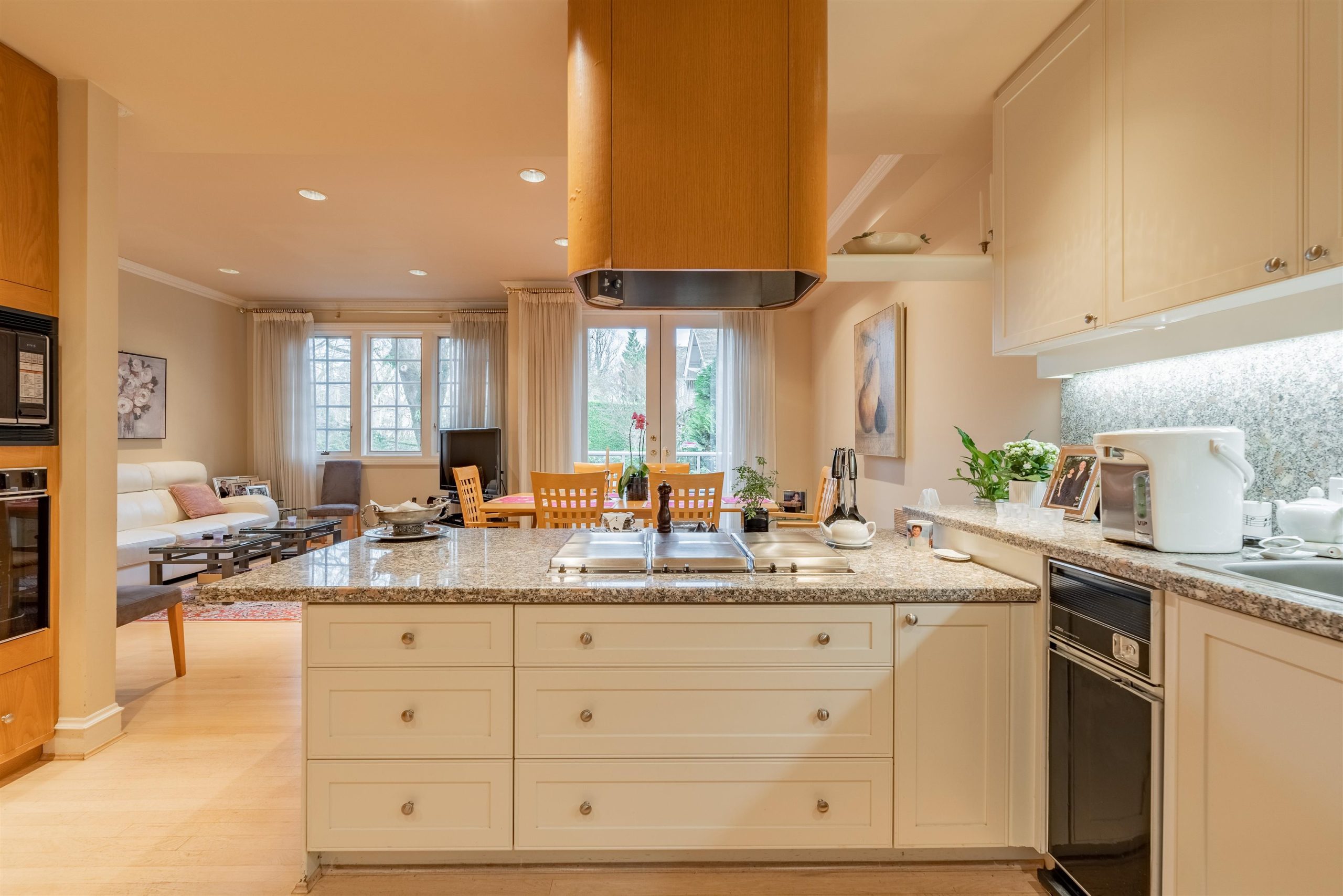 1398 MATTHEWS AVENUE, VANCOUVER 25