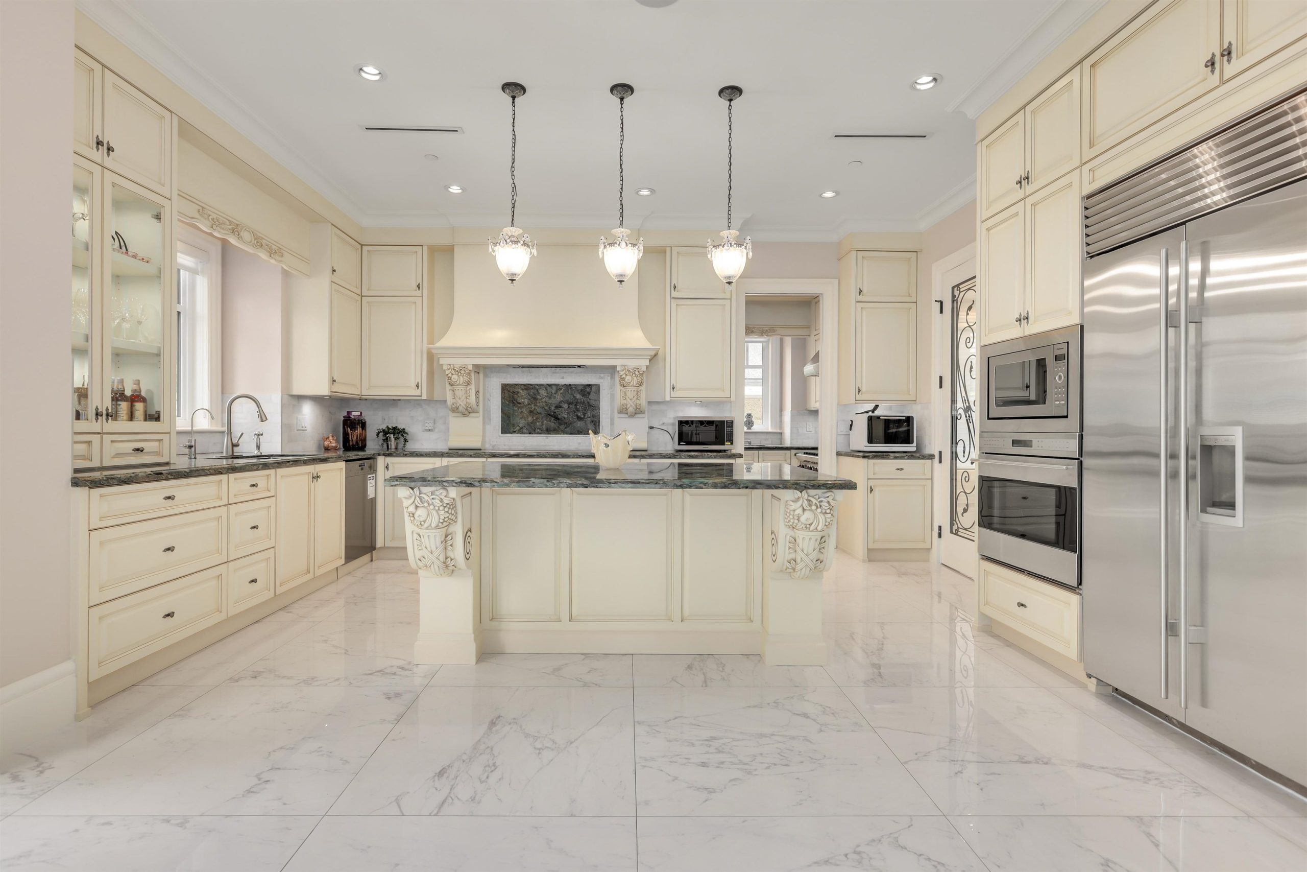 1335 W 26TH AVENUE, Vancouver 9