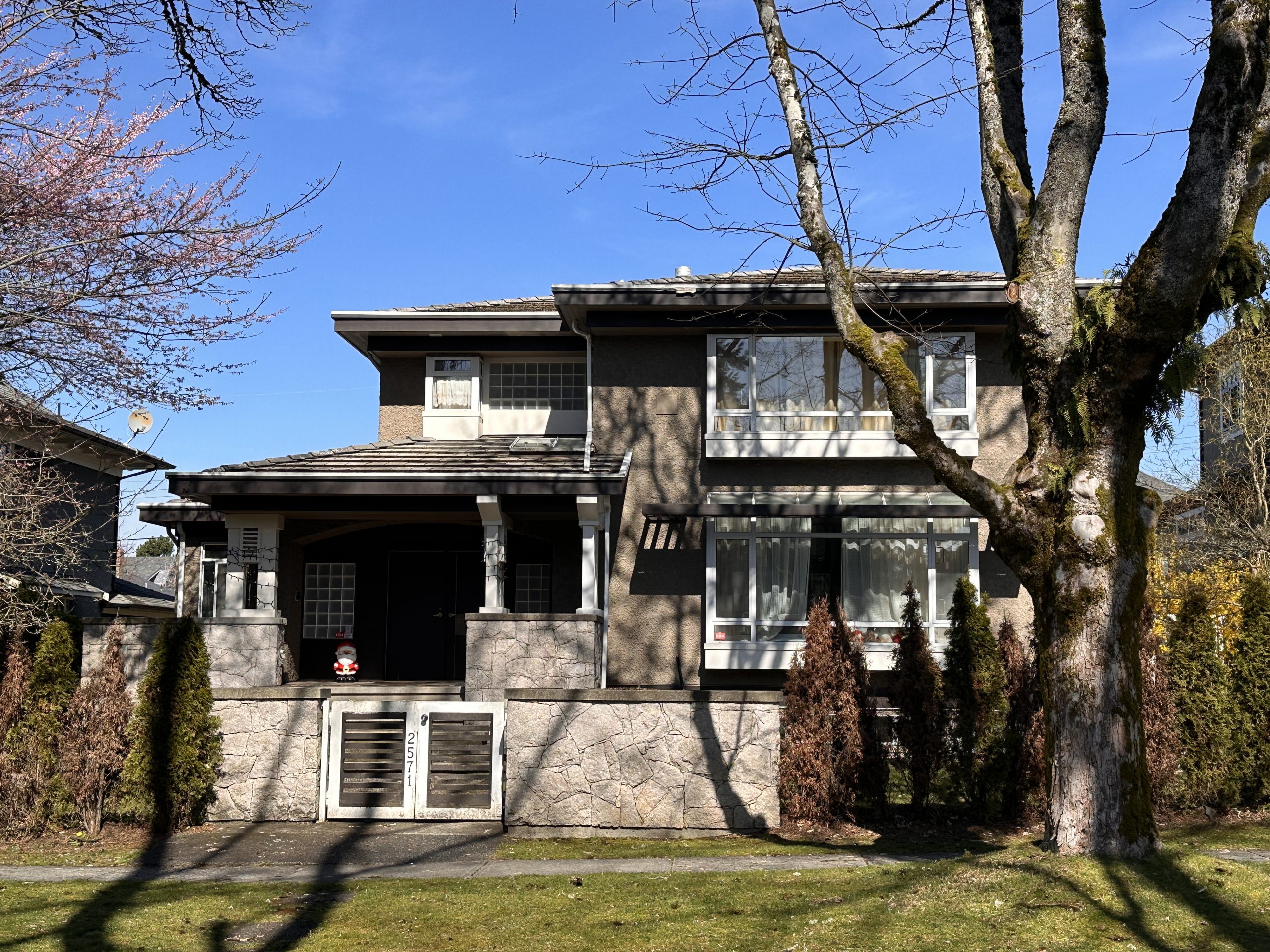 2571 W 36th Avenue, Vancouver