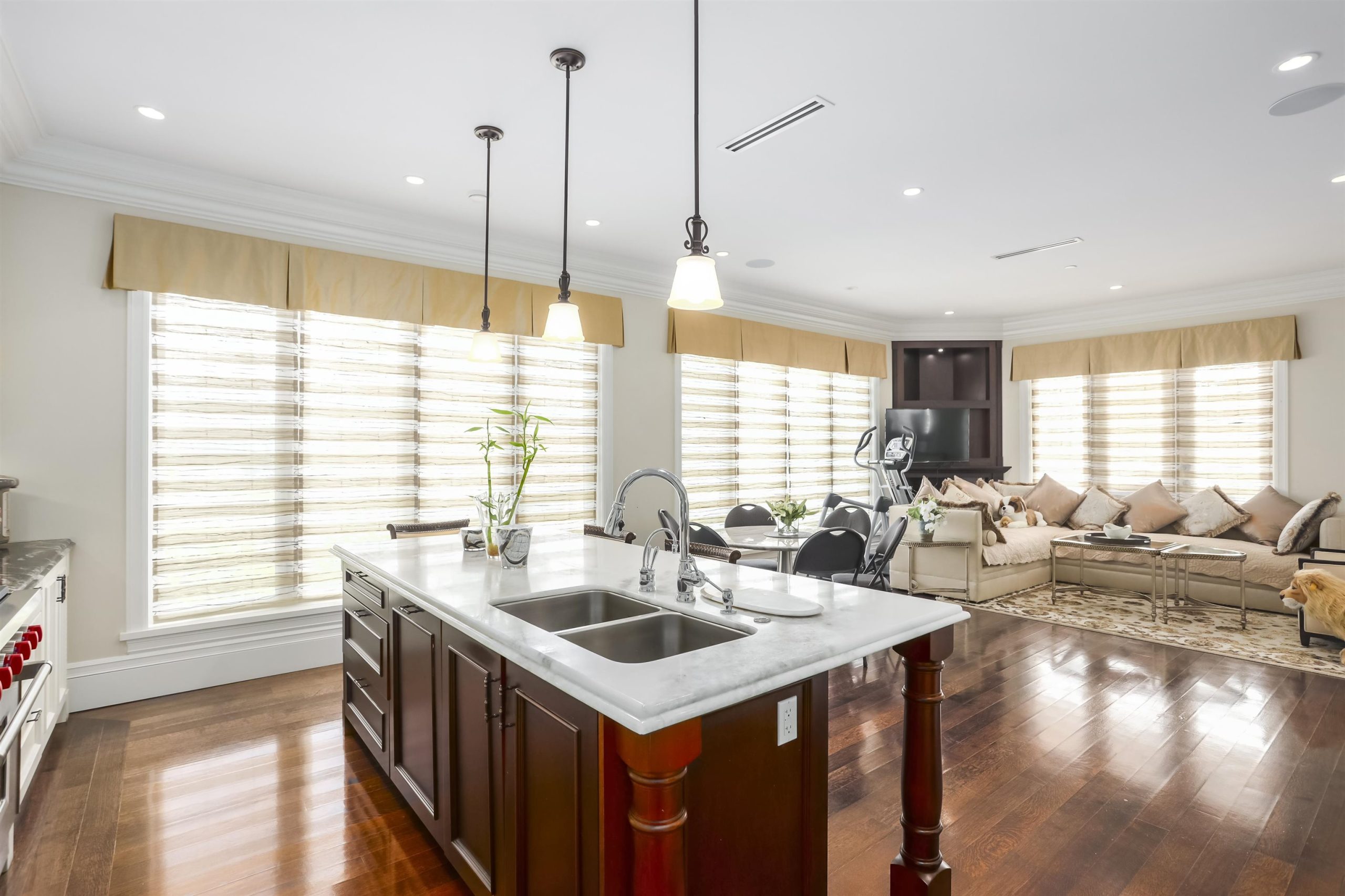 4651 Simpson Avenue, Vancouver 10