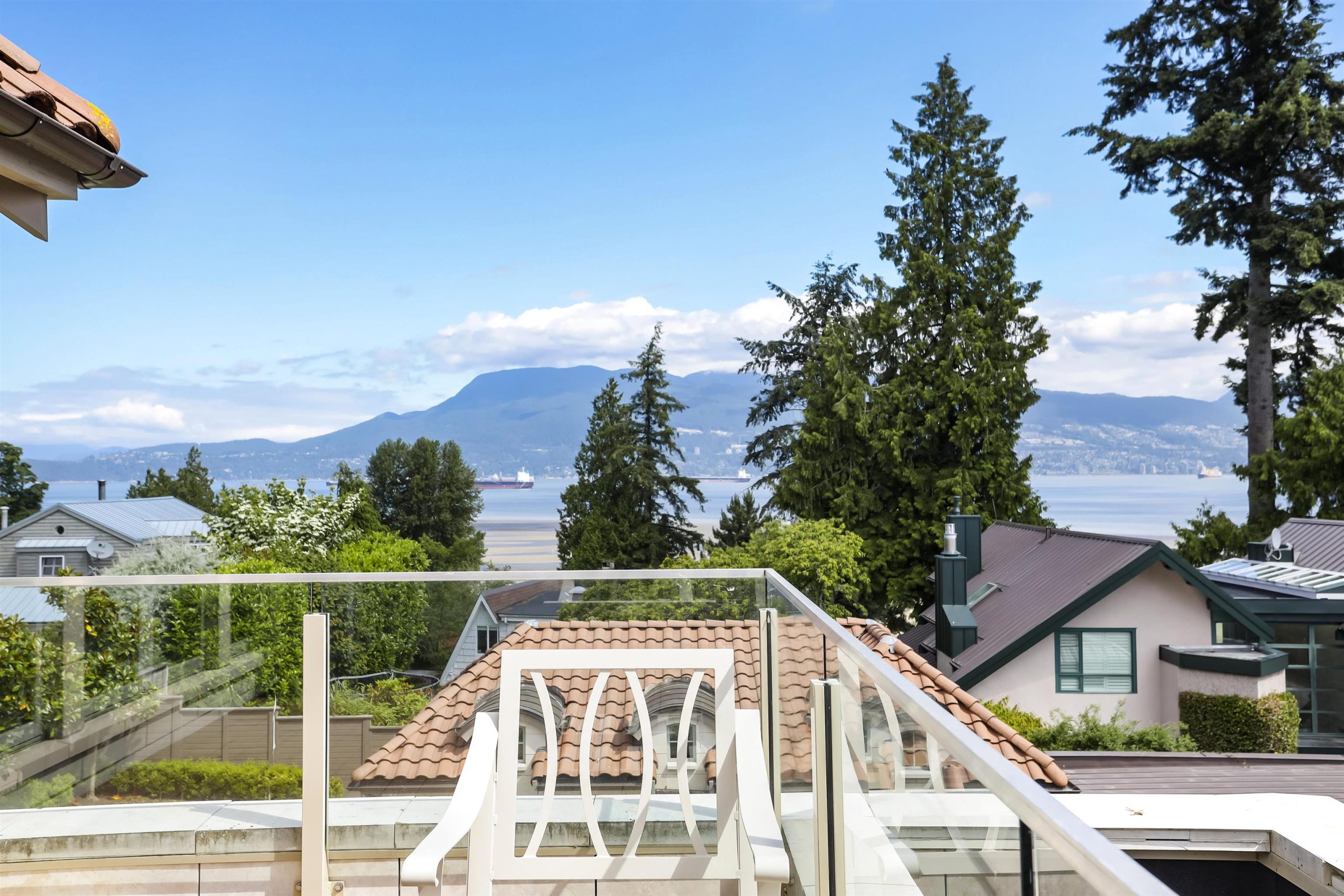 4651 Simpson Avenue, Vancouver 30
